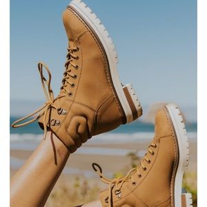 ROOLEE Take a Walk Boot NWOT